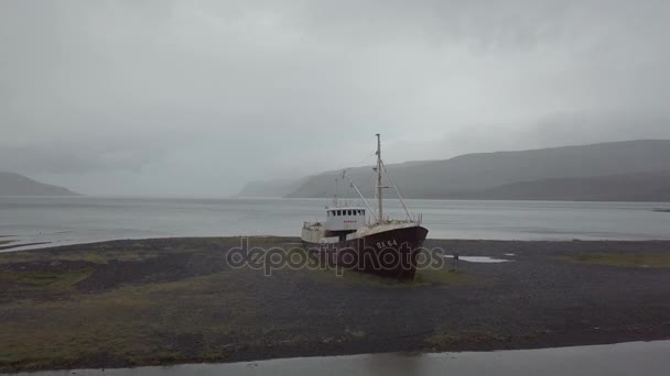 Gardar BA 64 ship wreck in Patrekfjordur, Westfjords, Iceland. — Stock Video