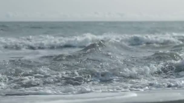 Wellen im Ozean plätschernde Wellen — Stockvideo