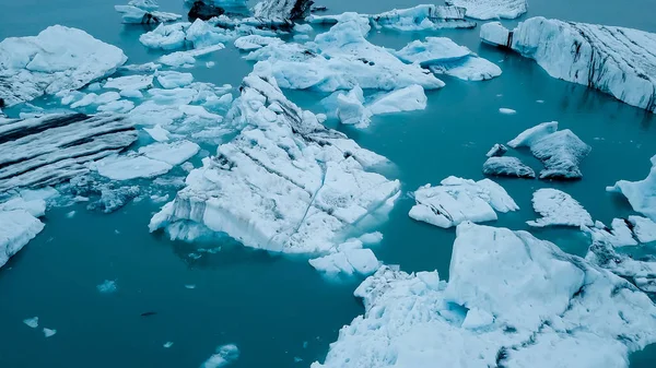 Aerial over icebergs floating in Jokulsarlon Lagoon by the southern coast of Iceland — Stock Photo, Image