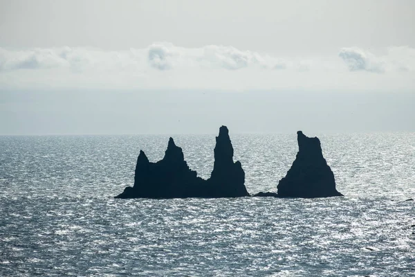 İzlanda manzarası, Vik, İzlanda 'da popüler simge olan Kara Kum Sahili — Stok fotoğraf