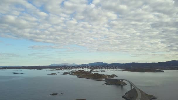 Drone aereo della splendida Atlantic Road in Norvegia — Video Stock