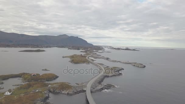 Légi drone lövés lenyűgöző atlanti Road, Norvégia — Stock videók