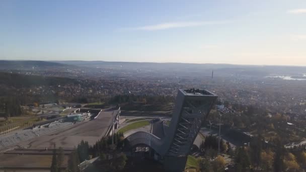 Nowa skocznia narciarska Holmenkollen hill. Antenowe — Wideo stockowe