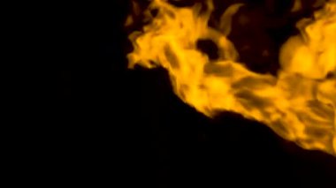 alevler siyah arkaplanda