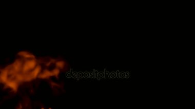 alevler siyah arkaplanda