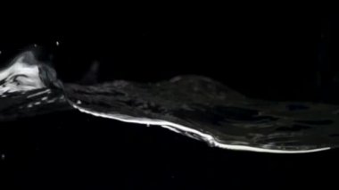 Slo-hareket su siyah damla karşı