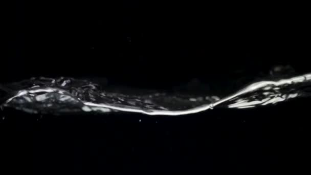 SLO-motion υδάτων από σταγόνα μαύρο — Αρχείο Βίντεο