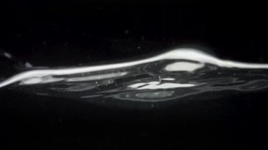 Slo-hareket su siyah damla karşı