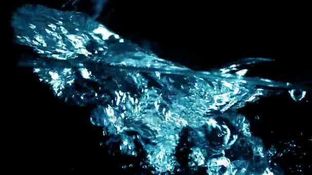 用高速摄影机慢动作拍摄黑色背景的水壶上的沸水 — 图库视频影像