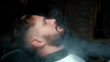 Berber Dükkanı olarak sakal tıraş işlemidir. Buhar tıraş