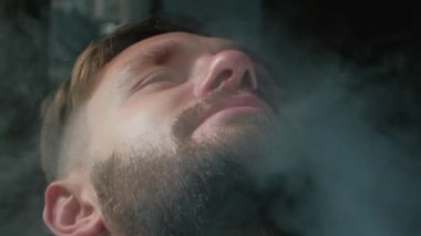 Berber Dükkanı olarak sakal tıraş işlemidir. Buhar tıraş