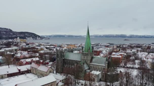Vista aérea sobre Trondheim, Noruega invierno — Vídeo de stock