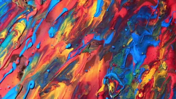 Pintura acrílica multicolor. Fantástica superficie. Experimento abstracto pintura colorida. Vista superior — Vídeos de Stock