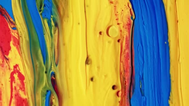 抽象的な塗料、黒、黄色、赤、紫と青の色と多色の背景. — ストック動画