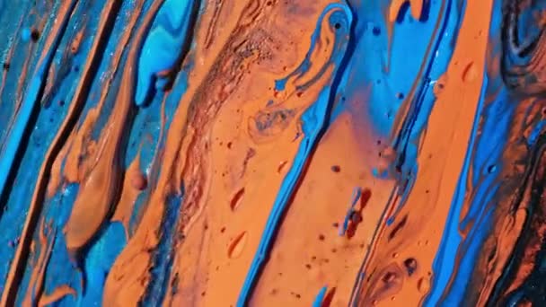 Resumen de cerca textura de aceite con pintura naranja, amarilla y azul. fondo de pantalla — Vídeo de stock