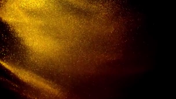 Gouden inkt in water schieten met camera. Gouden druppels verf daalden, reageerden, creëerden abstracte wolkenformaties metamorfose op zwart. Kunstachtergronden. — Stockvideo