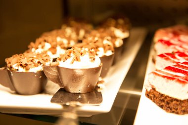 Çikolata talaşı ile çikolata cupcakes.