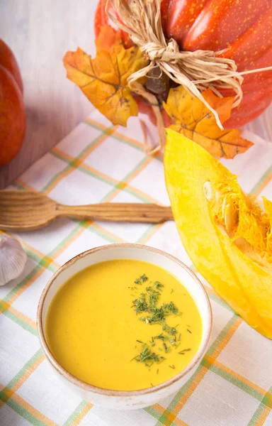 Tasty pumpkin soup with fried onion and bacon — Stock Photo, Image