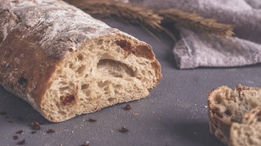 Taze ciabatta ekmeği. Renkli fotoğraf