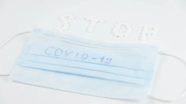 Concepto Stop Covid Pastillas Mascarilla Blanca Coronavirus — Foto de Stock