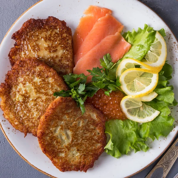 Kartoffelpuffer Mit Kaviar Und Lachs Ansicht Von Oben — Stockfoto