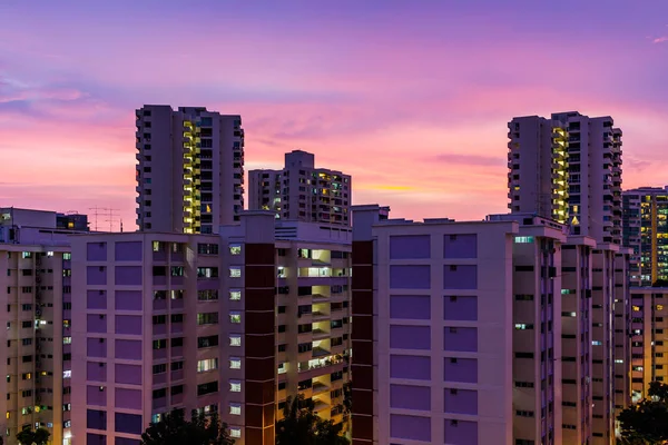 Apartamento anochecer, Living Flat Puesta del sol, Crepúsculo rascacielos tiempo aer —  Fotos de Stock