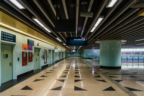 Δεν υπάρχουν άνθρωποι στη Σιγκαπούρη σταθμός (Mrt) μάζα ταχείας διέλευσης — Φωτογραφία Αρχείου