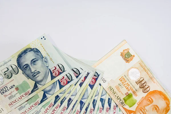 Singapore Dollar, Banknote Singapore auf weißem Hintergrund isolieren — Stockfoto