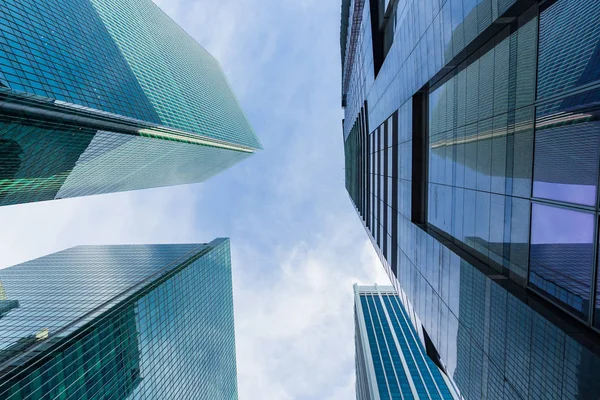 S karşı iş bölgesinde modern gökdelenlerin alttan görünüm