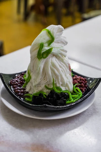 Chendol 라는 전통 싱가포르 차가운 디저트 — 스톡 사진