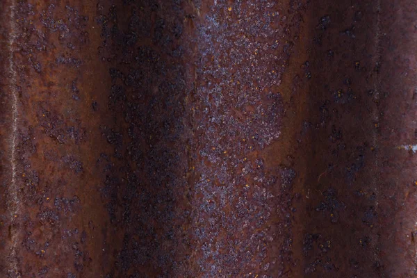 Hierro oxidado sobre fondo de textura de techo de zinc —  Fotos de Stock
