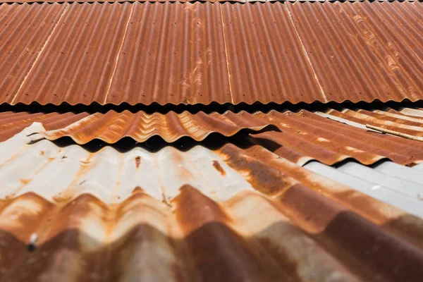Rostiges Eisen auf Zinkdach Textur Hintergrund — Stockfoto