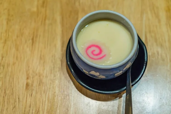 Flan de huevo japonés llamado Chawanmushi, cubierto con fi japonés —  Fotos de Stock