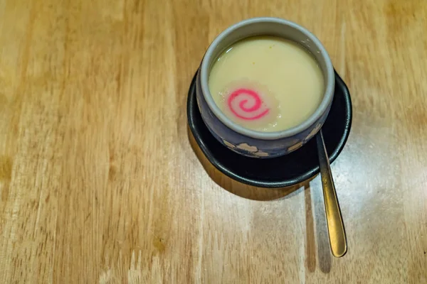 Flan de huevo japonés llamado Chawanmushi, cubierto con fi japonés —  Fotos de Stock