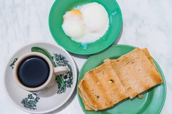 Singapore Breakfast Kaya Toast, Coffee bread and Half-boiled egg — Stok Foto