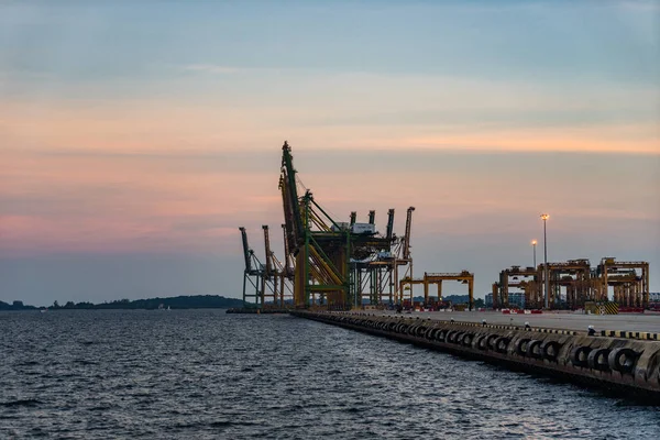 Singapur Atardecer del puerto industrial, Concepto logístico — Foto de Stock