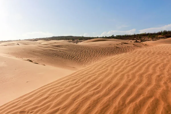 Belleza del desierto del paisaje, Duna de arena roja Mui Ne en Vietnam Fotos de stock