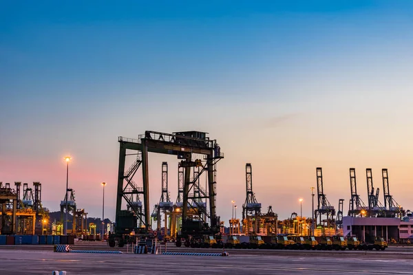 Singapur Atardecer del puerto industrial, Concepto logístico — Foto de Stock