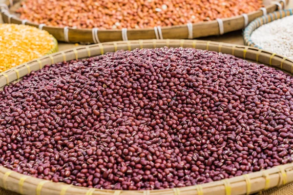 Haricots rouges dans le panier, Vue du dessus des grains entiers Haricots rouges Photos De Stock Libres De Droits