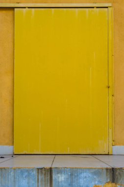 Paslı Sarı metal kapılar vintage tarzı doku