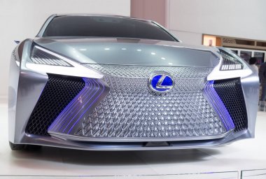 Toronto, Kanada - 2018-02-19: Ön görünüm kavramının Lexus Ls Lexus marka Fuar 2018 Kanada Uluslararası otomatik gösterme üzerinde üzerinde görüntülenen,