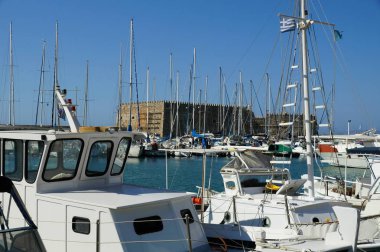 Gemi direkleri orman - antik Yunan liman görünüm