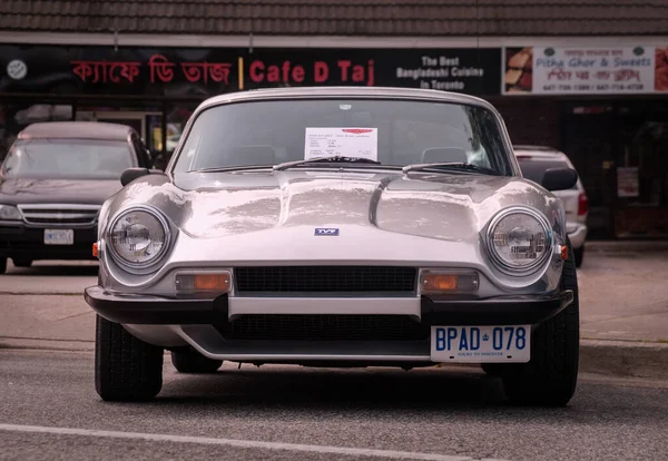 TORONTO, CANADA - 08 18 2018: 1977 TVR 3000M купе старовинний автомобіль виробництва британського незалежного виробника спортивних автомобілів на виставці на автосалоні просто неба Wheels on the Danforth — стокове фото