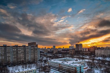 Şehirde günbatımı.