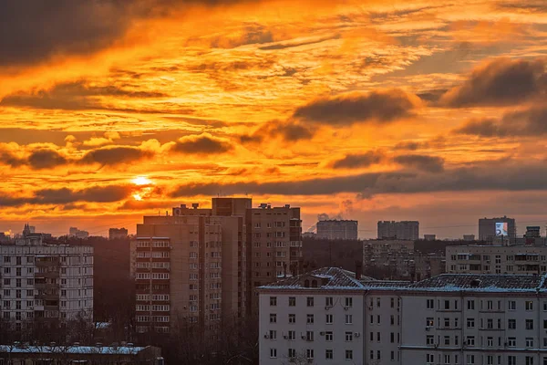 Şehirde günbatımı.