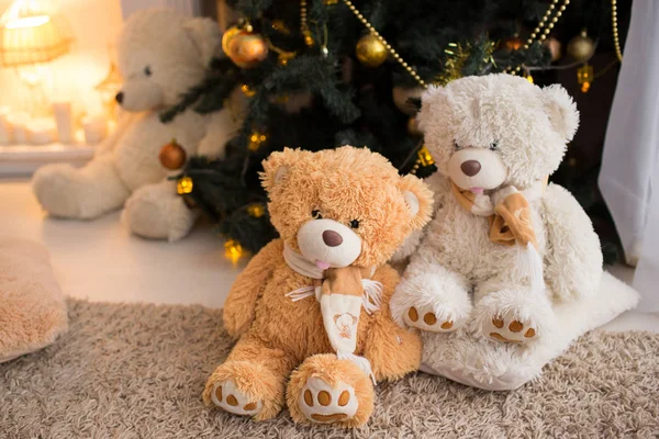 Bears on the background of Christmas tree — Stock Photo, Image