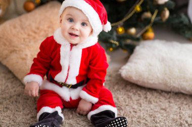 komik bebek çocuk sahte altın Noel top ile Santa şapka