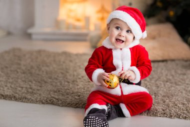komik bebek çocuk sahte altın Noel top ile Santa şapka