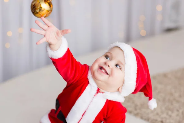 komik bebek çocuk sahte altın Noel top ile Santa şapka