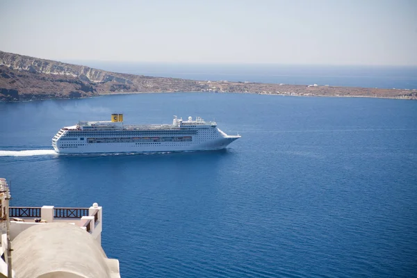 Ship in the sea — Stock Photo, Image